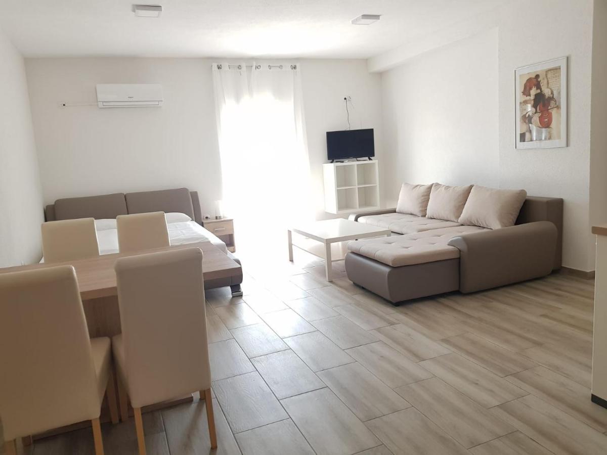 Apartmani Dobra Villa Vodice Exterior photo